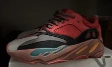 Adidas — Adidas Yeezy Boost 700 Hi-Res — Sneaker — resale
