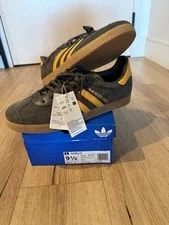Adidas — Size 9.5 - Manchester United X Adidas Gazelle Third Kit — Sneaker — resale