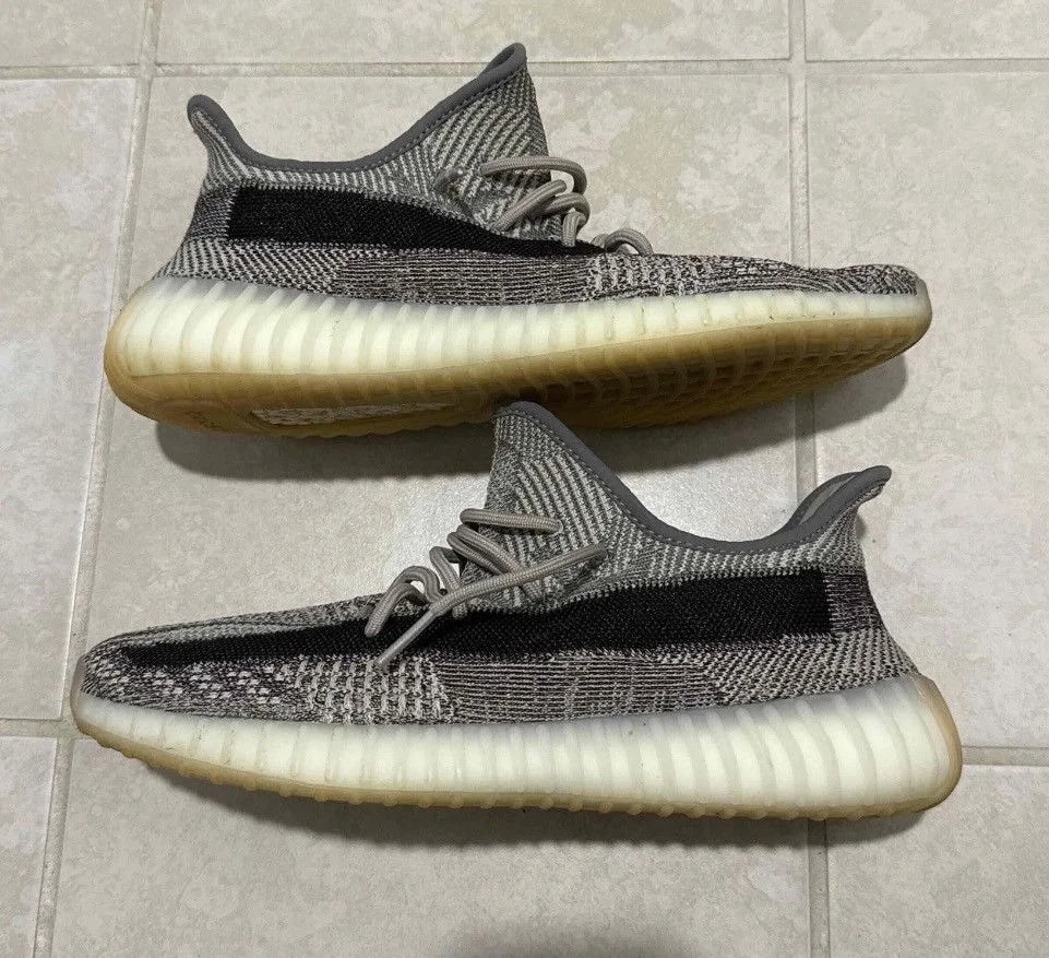 Yeezy — Yeezy 350 v2 Zyon — Sneaker — resale