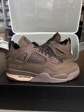 Air Jordan — A Ma Maniére Air Jordan 4 Retro Size 9 Style IF3102-200 — Sneaker — resale