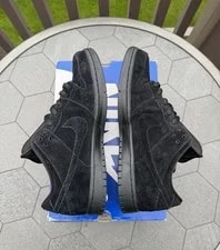 Nike SB — Size 11 - Nike SB Dunk Low 2011. 304292-023. — Sneaker — resale