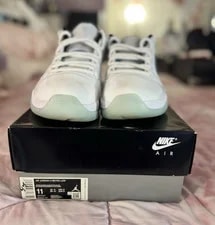 Jordan — Jordan Air 11 Retro Low Legend / AV2187-117 — Sneaker — resale