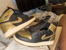 Air Jordan — Size 7 - Air Jordan 1 Retro OG High — Sneaker — resale