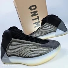 Adidas — Adidas Yeezy US 13.5 Barium Qntm Boost — Sneaker — resale
