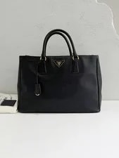 Prada — Prada Lux BN1844 156105321 — Handbag — resale