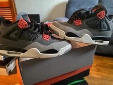 Jordan — Size 8- Jordan 4 Retro Mid — Sneaker — resale