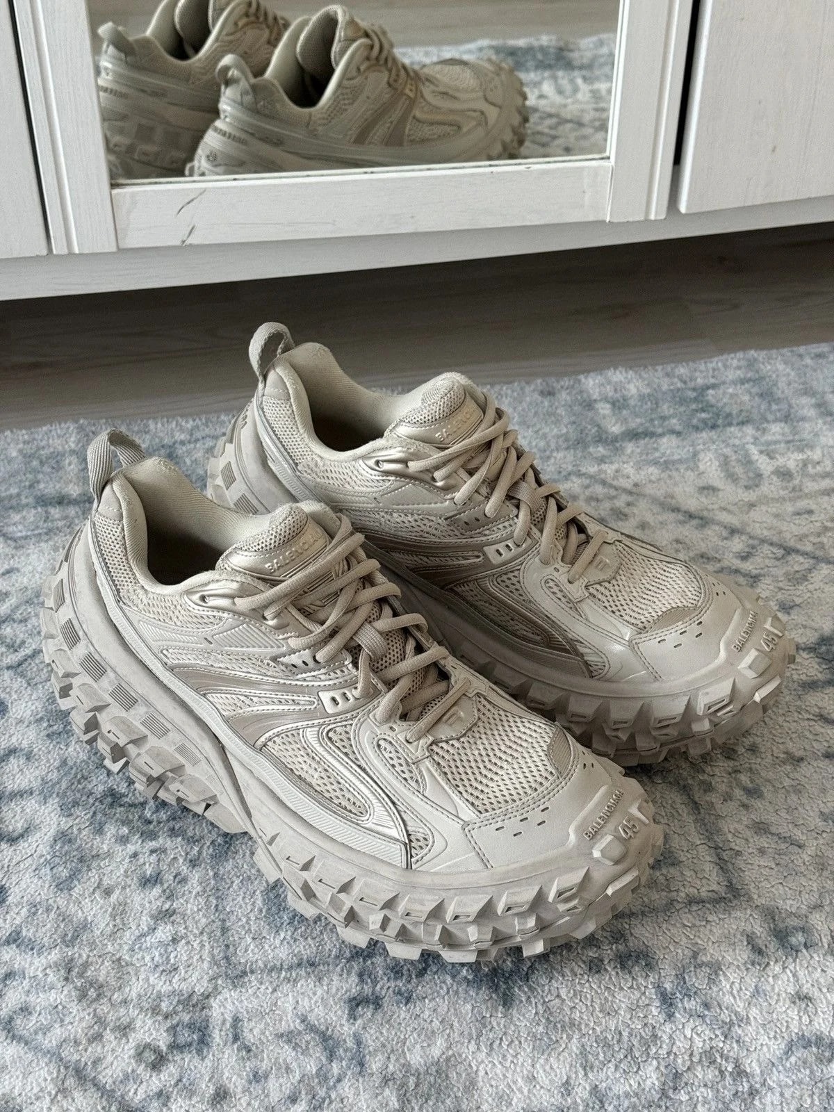 Balenciaga — Balenciaga Defender / Bouncer — Sneaker — resale