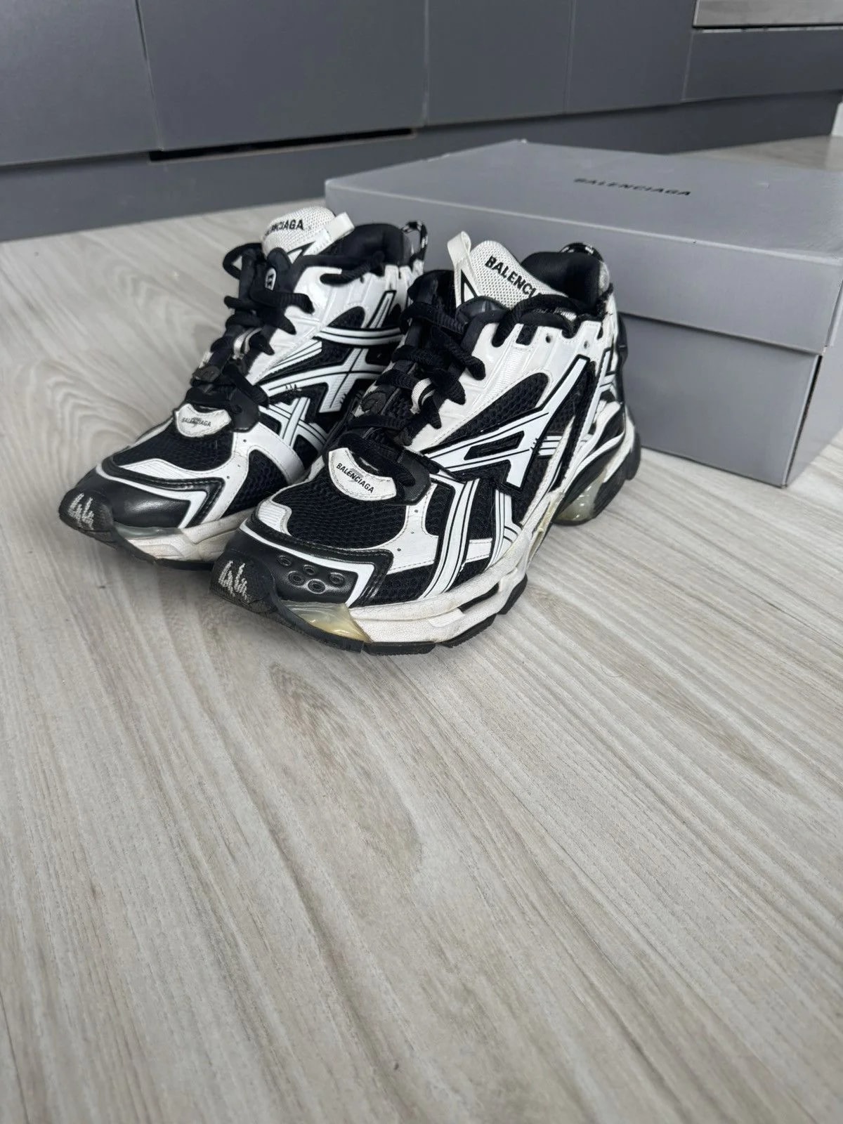 Balenciaga — Balenciaga Runner 11 US (45) — Sneaker — resale