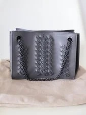 Bottega Veneta — Bottega Veneta Chain Dark Made in Italy High Brand B01330662K Intreccia — Handbag — resale