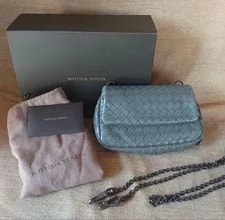 Bottega Veneta — Bottega Veneta Chain W/Box — Handbag — resale