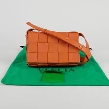 Bottega Veneta — Bottega Veneta 578004 Classic Cassette and Crossbody 71615773 — Handbag — resale