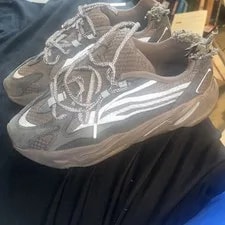 Adidas — Size 9.5 - Adidas Yeezy Boost 700 V2 — Sneaker — resale