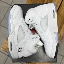 Air Jordan — Size 9 - Air Jordan 5 Retro 2026 Metallic — Sneaker — resale