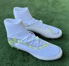 Under Armour — Size 6 Under Armour UA Highlight 2 MC Football/Lacrosse Cleats 3028659-100 — Sneaker — resale