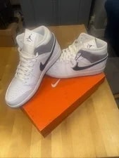 Air Jordan — Size 11 - Air Jordan 1 Mid Paris — Sneaker — resale