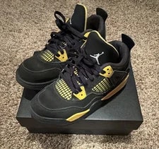 Jordan — Jordan Air 4 / Mid Top Lace Up Athletic — Sneaker — resale