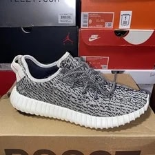 Yeezy — Yeezy Boost 350 Turtledove — Sneaker — resale