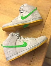 Nike SB — Nike SB Dunk ’s Mid Top / Lace Up Sole — Sneaker — resale