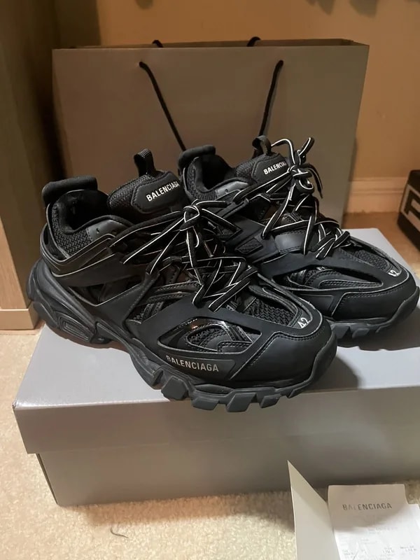 Balenciaga — Balenciaga Tracks Size 42 Comes With All Accessories — Sneaker — resale