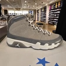 Jordan — Size 10.5 - Air Jordan 9 Retro 2025 — Sneaker — resale