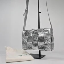 Bottega Veneta — Bottega Veneta Maxi Cassette 155791493 — Handbag — resale