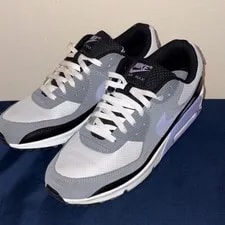 Nike — Nike Air Max 90 Low Top Athletic — Sneaker — resale
