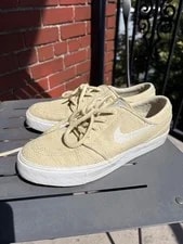 Nike SB — Nike SB Jenoski and Sample — Sneaker — resale