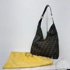 Fendi — Fendi Mamma Baguette V Zip Auth Good — Handbag — resale