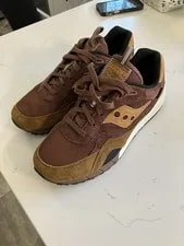 Saucony — Saucony 6000 Gore-tex S70786-1 — Sneaker — resale