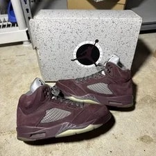 Air Jordan — Size 9 - Air Jordan 5 Retro SE 2023 — Sneaker — resale