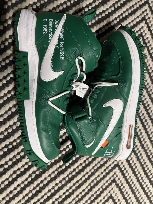 Off-White — Off-White (Air Forces) — Sneaker — resale