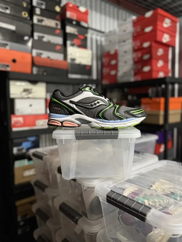 Saucony — Saucony Progrid Triumph 4 Outerworld — Sneaker — resale