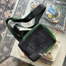 Bottega Veneta — Bottega Veneta Cassette Messenger — Handbag — resale