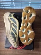 Adidas — Size 9 - Adidas Yeezy 700 V3 Kyanite — Sneaker — resale