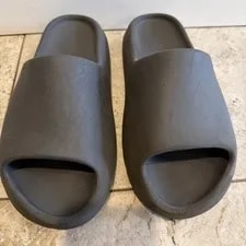 Adidas — Adidas Yeezy Slide "Dark " / — Sneaker — resale