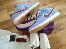 Nike SB — 9.0US Nike Sb Dunk Low Pro Phillies — Sneaker — resale