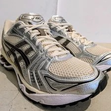 Asics — Asics GEL-Kayano 14 / Running US7 UK6.5 New — Sneaker — resale