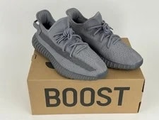Yeezy — Yeezy Boost 350 V2 Shoes IF3219 Preowned Excellent Size 11 + Box — Sneaker — resale