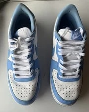 Nike — Nike Air — Sneaker — resale