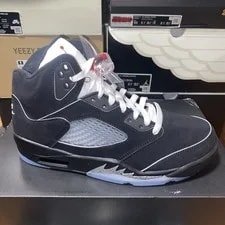 Jordan — Jordan Retro 5 Metallic Reimagined — Sneaker — resale