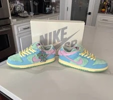 Nike SB — Nike SB Dunk Low Pro QS Verdy Visty — Sneaker — resale
