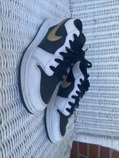 Air Jordan — Air Jordan 1 Low Swoosh — Sneaker — resale