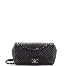 Chanel — Chanel CC Crossing Flap Chevron Medium — Handbag — resale