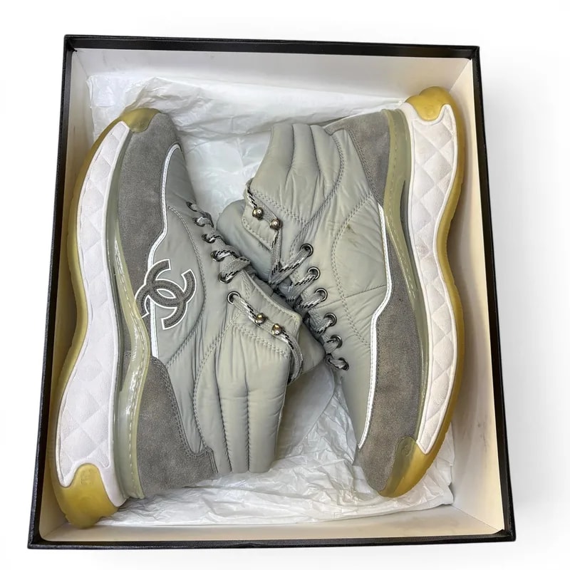 Chanel — Chanel CC Logo Lace High Top | 42 — Sneaker — resale
