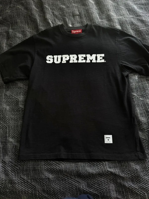 Supreme — Supreme Applique Logo Tee — streetwear — resale