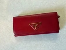 Prada — Prada Wallet – Classic – Very Good Condition — Handbag — resale