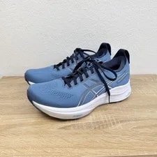 Asics — Asics Gel-Kayano 32 US 7 EU 40 Athletic Running Shoes — Sneaker — resale