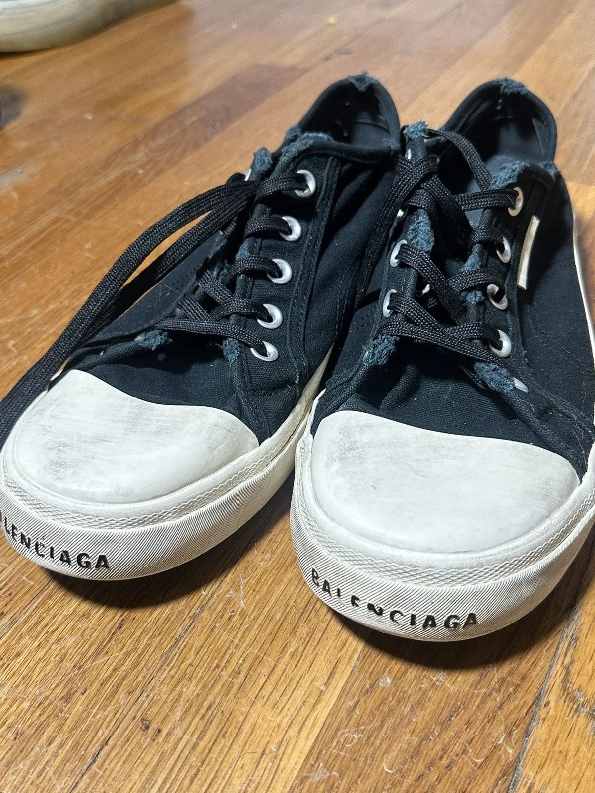 Balenciaga — Balenciaga Paris Low Top Destroyed — Sneaker — resale