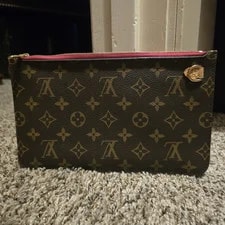 Louis Vuitton — Louis Vuitton Neverfull Pochette Zip Lining — Handbag — resale