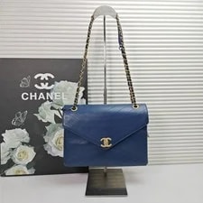 Chanel — Chanel Envelope Flap Messenger Medium V-Stitch — Handbag — resale